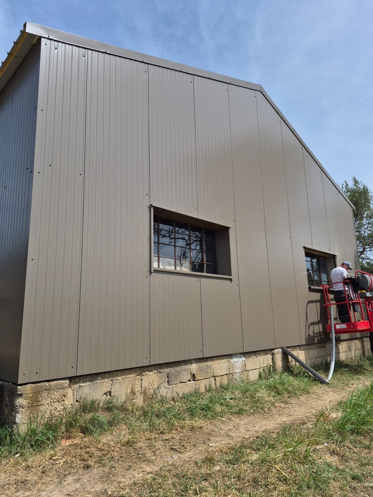 Habillage de façade en panneaux
