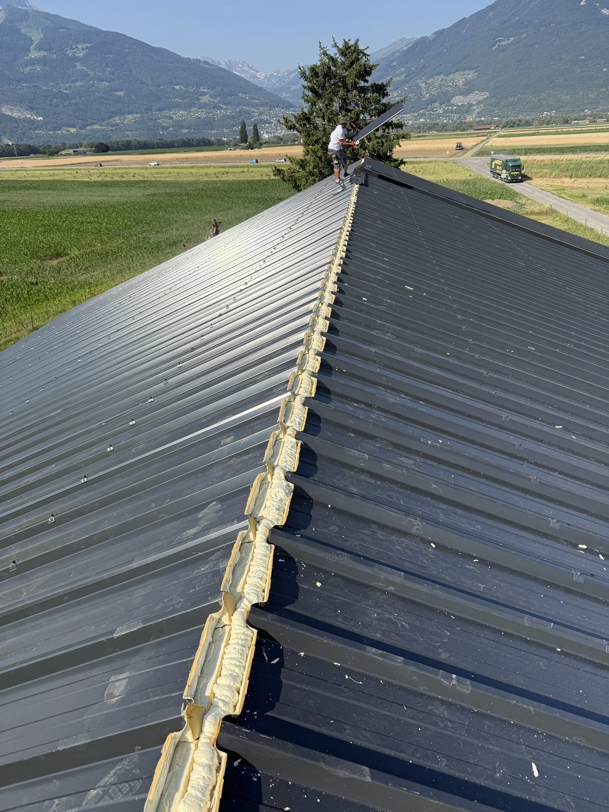 Bardage de façade — immeuble commercial