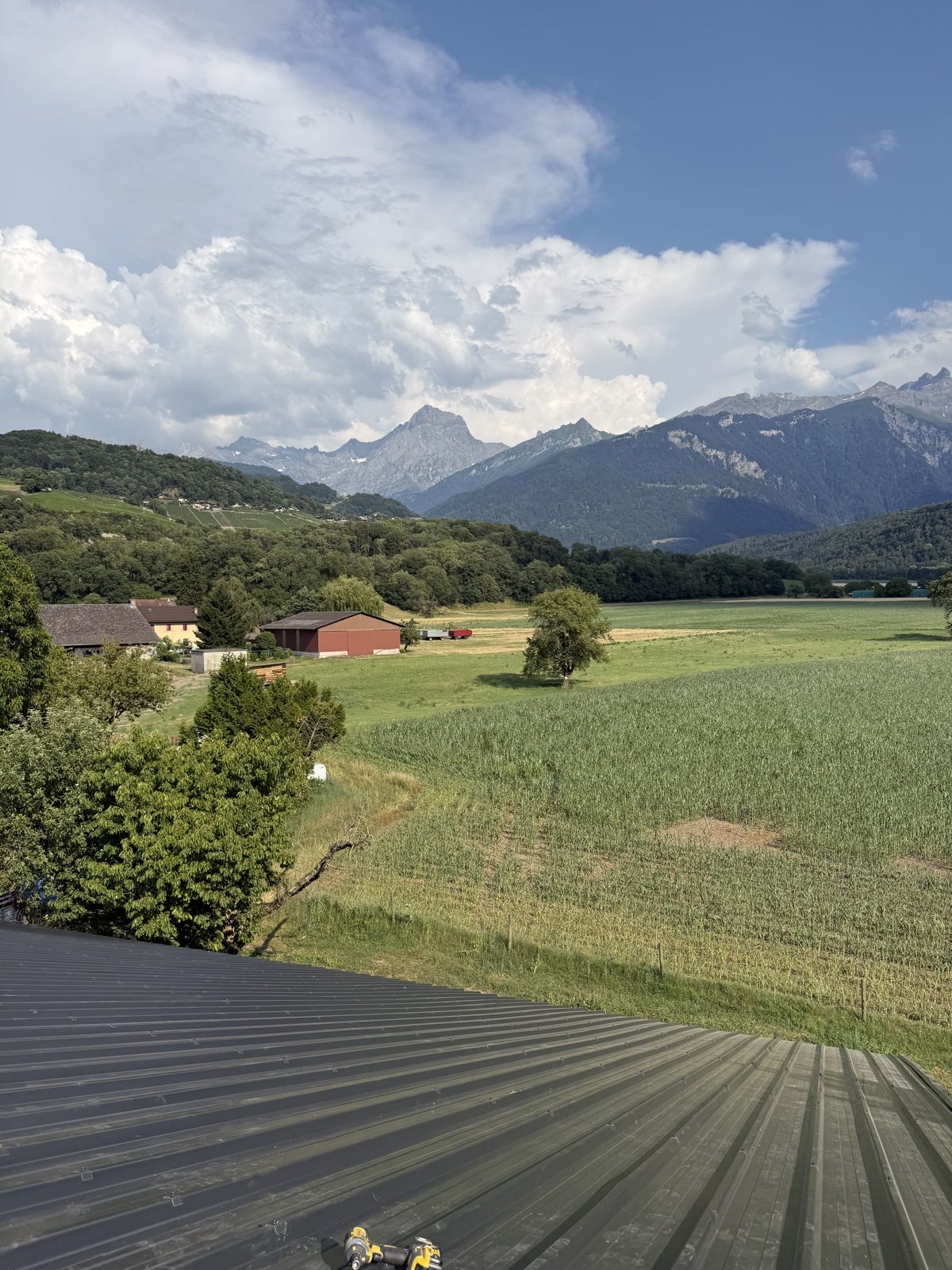 Bardage de façade — immeuble commercial