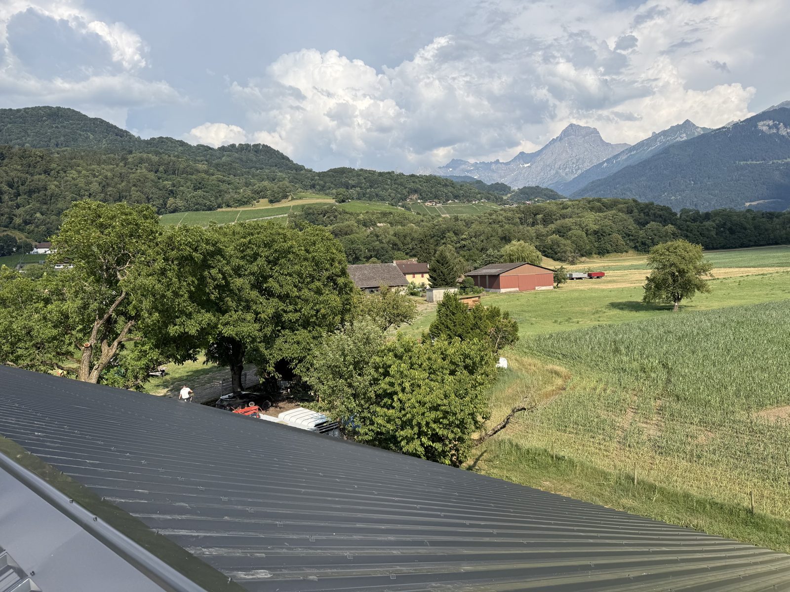 Bardage de façade — immeuble commercial